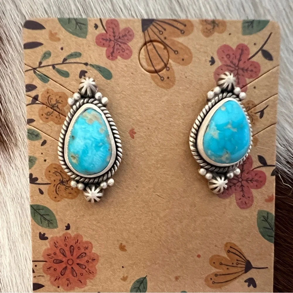 ❤️ Blue Ridge Turquoise Matte Sterling Teardrop Navajo Style Stud Earrings .92”L - Picture 4 of 11